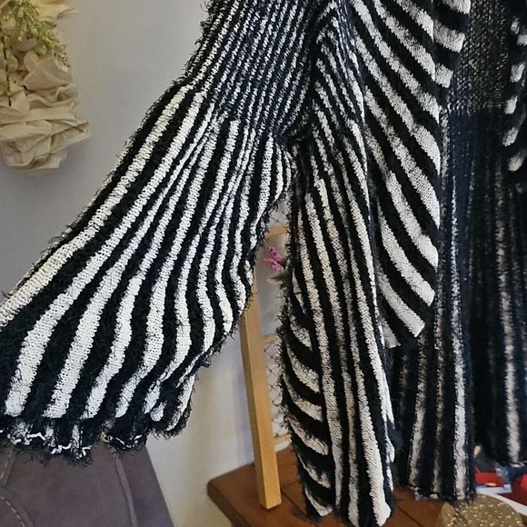 Chico's Sweater Shrug Cardigan Tan And Black - Picture 3 of 7